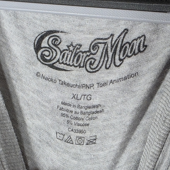 Sailor Moon Grey & Pastel Roses T-Shirt Size XL - Picture 3 of 4